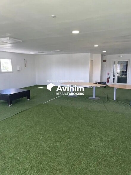 Flex in Saint-Victoret for lease - Interior Photo - Image 2 of 5