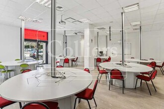 Office in Aix-en-Provence for lease Interior Photo- Image 1 of 3