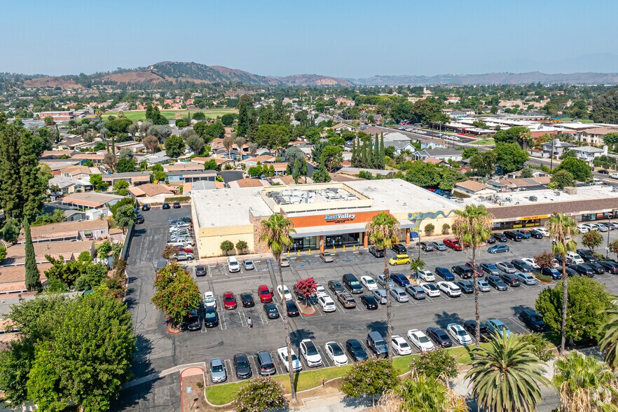 1555 S Garey Ave, Pomona, CA à louer - Aérien - Image 3 de 4