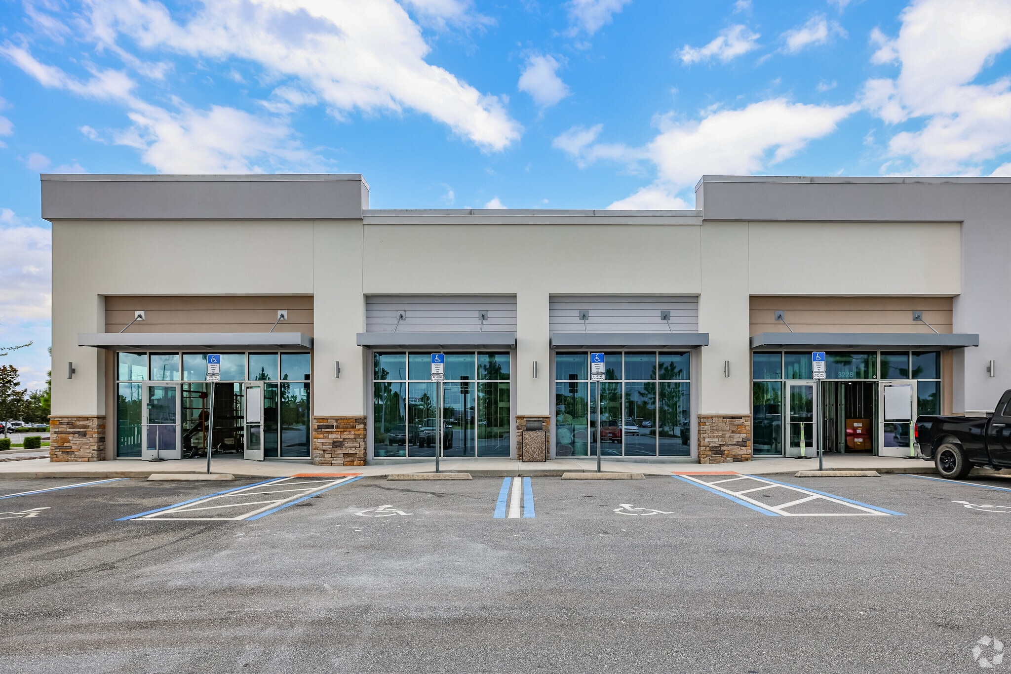 3221-3231 Vineland Rd, Kissimmee, FL à louer Photo principale- Image 1 de 3