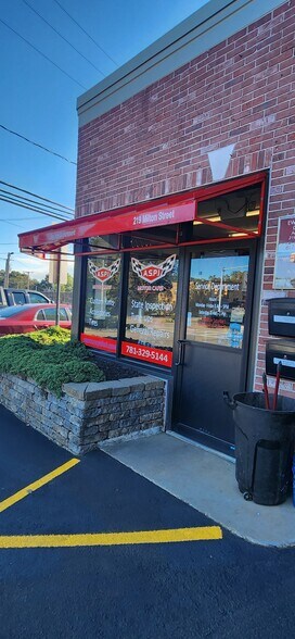 219 Milton St, Dedham, MA à vendre - Photo du bâtiment - Image 2 de 7