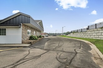 1428 2nd St N, Sauk Rapids, MN for lease Interior Photo- Image 1 of 13