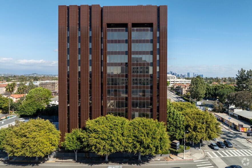 4929 Wilshire Blvd, Los Angeles, CA à louer - Photo du bâtiment - Image 3 de 10