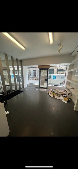 Retail in Paris for sale - Building Photo - Image 1 of 5