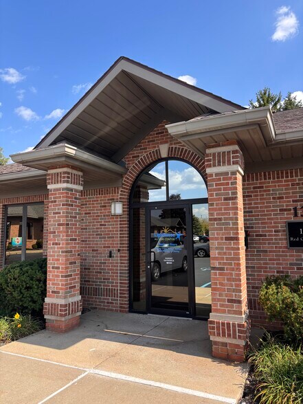 130 Red Coach Dr, Mishawaka, IN for lease - Building Photo - Image 1 of 14