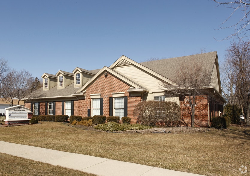 707 E Maple Rd, Troy, MI for lease - Building Photo - Image 1 of 5
