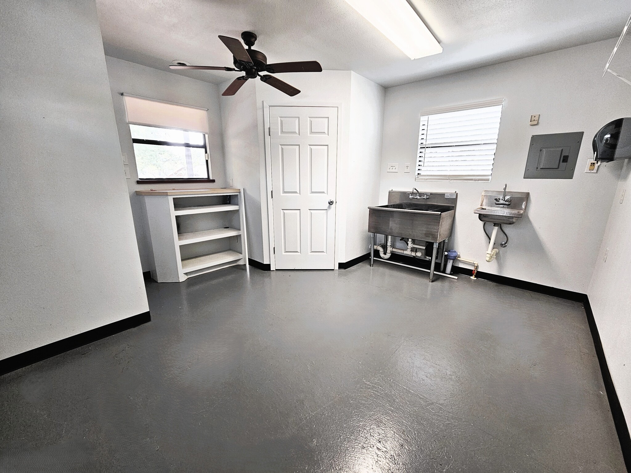 9926 FM 1283, Lakehills, TX for lease Interior Photo- Image 1 of 5