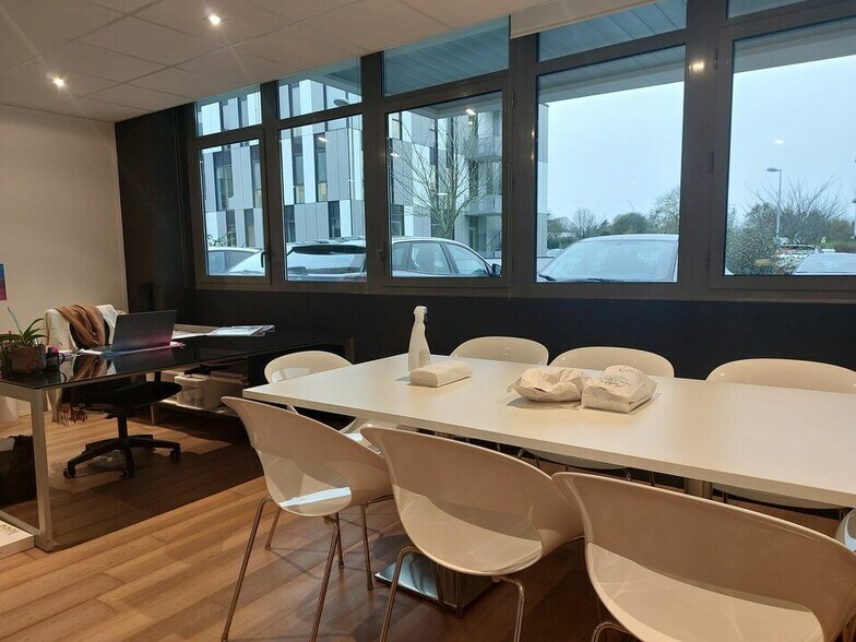 Office in Saint-Grégoire for sale - Interior Photo - Image 2 of 10