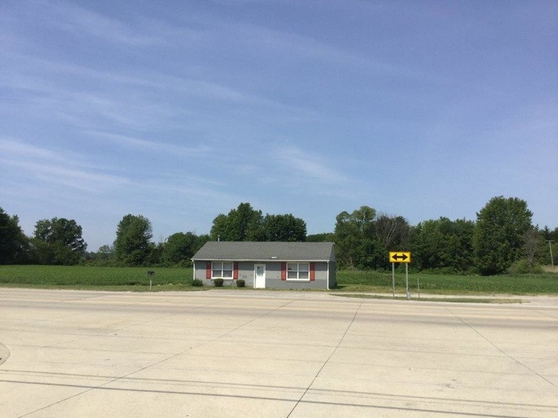76939 Van Dyke Rd, Bruce Township, MI for sale - Primary Photo - Image 1 of 2