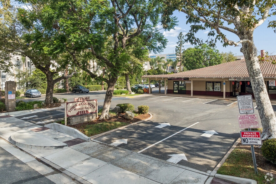 1111 W Town and Country Rd, Orange, CA for lease - Building Photo - Image 3 of 15