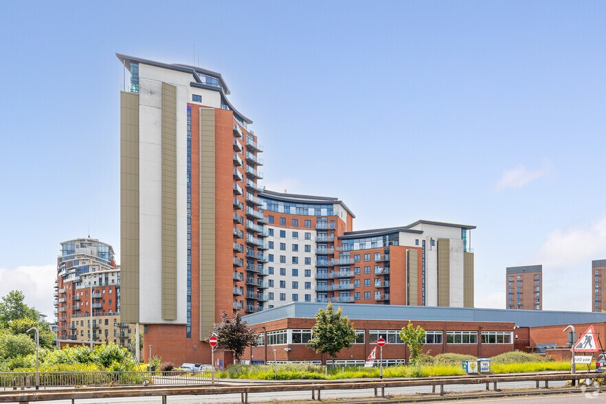 Gotts Rd, Leeds for lease - Primary Photo - Image 1 of 8