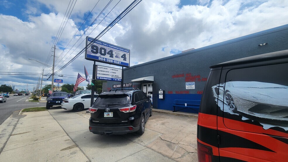 2973 Phillips Hwy, Jacksonville, FL à vendre - Photo du bâtiment - Image 3 de 26