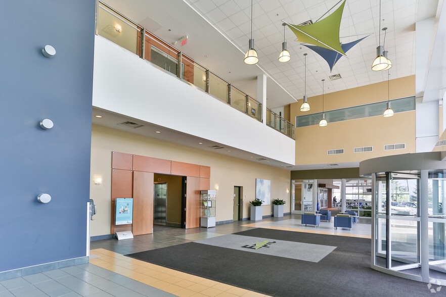 2535 3rd Ave SE, Calgary, AB for sale - Lobby - Image 2 of 9