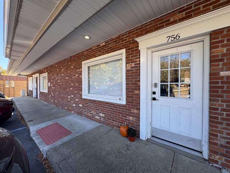 752-764 W Market St, Akron, OH à louer - Photo du bâtiment - Image 2 de 11