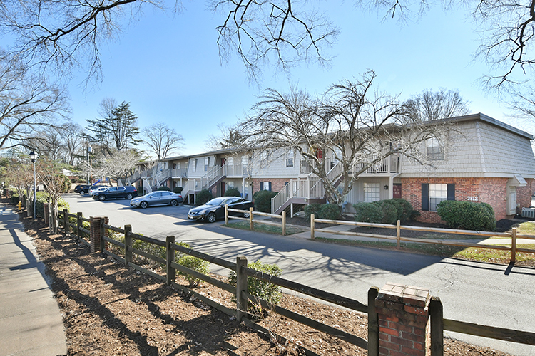 3812 Country Club Rd, Winston-Salem, NC for sale - Building Photo - Image 3 of 10