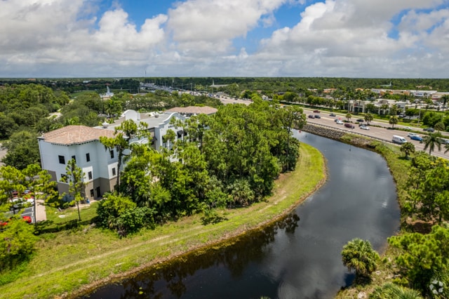 2590 Northbrooke Plaza Dr, Naples, FL for lease - Building Photo - Image 3 of 5