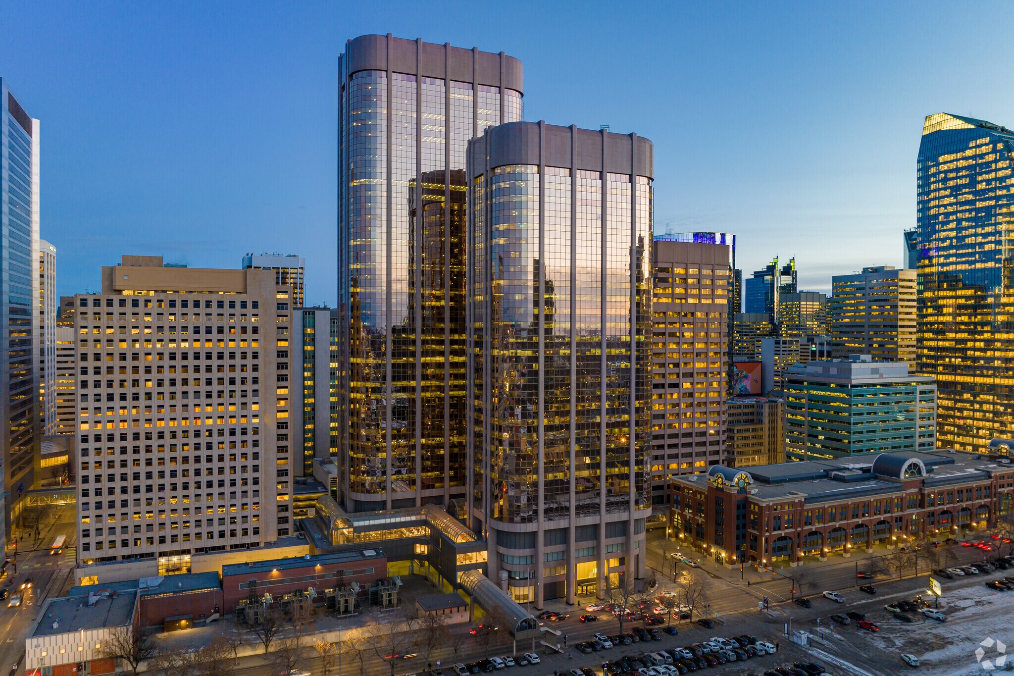 707 8 Av SW, Calgary, AB à louer Photo du bâtiment- Image 1 de 12