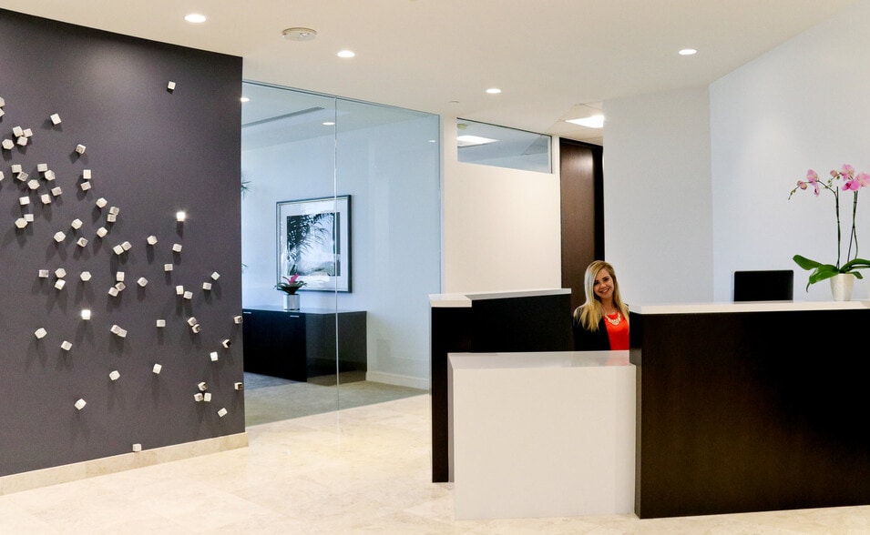 1 World Trade Ctr, Long Beach, CA for lease - Interior Photo - Image 3 of 7