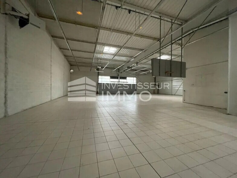 Retail in Mareuil-lès-Meaux for lease - Building Photo - Image 1 of 10