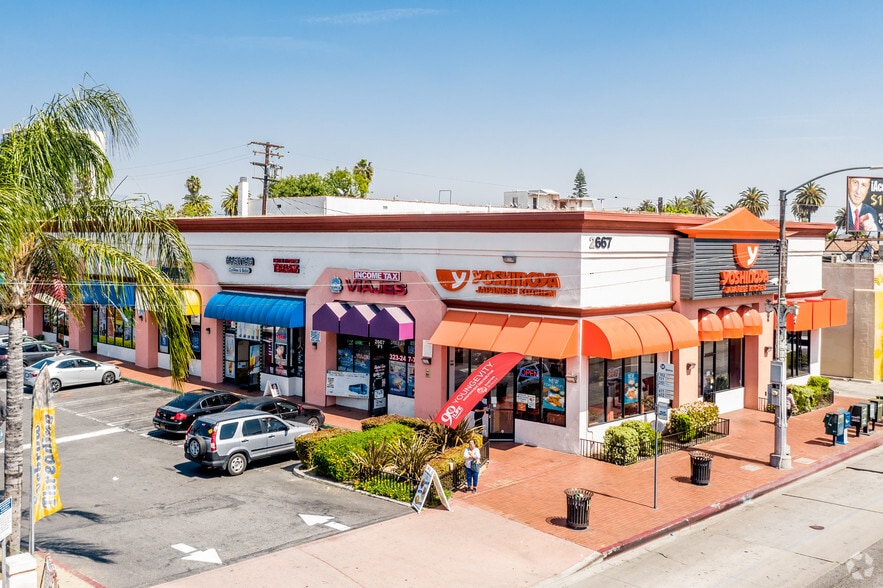 2661-2667 E Florence Ave, Huntington Park, CA for lease - Primary Photo - Image 3 of 5