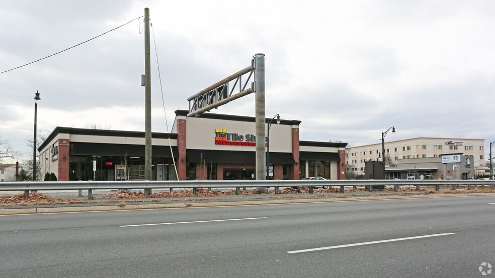 831-839 Sunrise Hwy, Lynbrook, NY for sale - Building Photo - Image 3 of 6