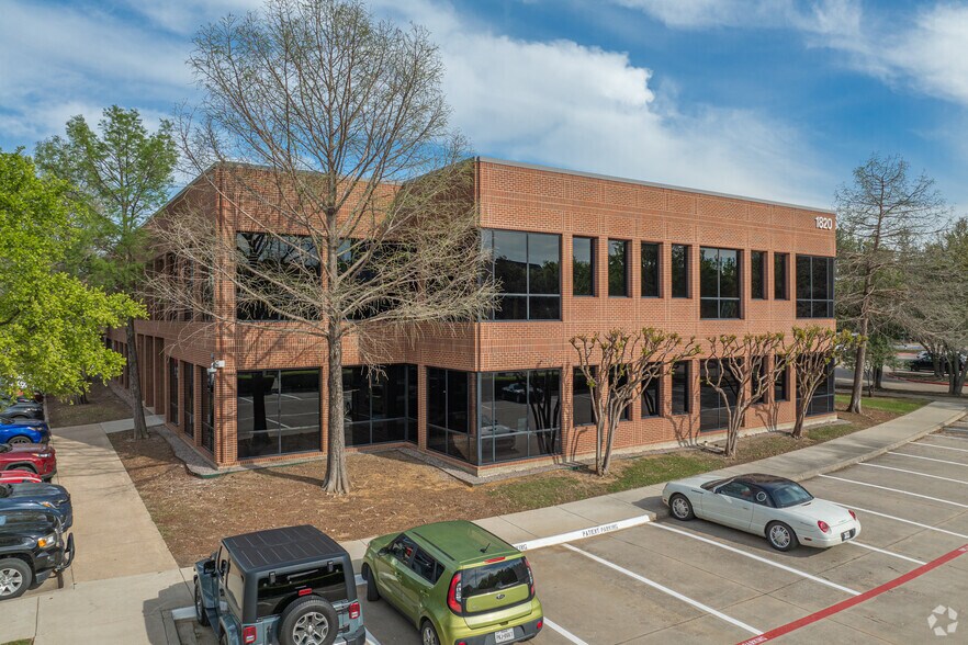 1820 Preston Park Blvd, Plano, TX à vendre - Photo du bâtiment - Image 3 de 10