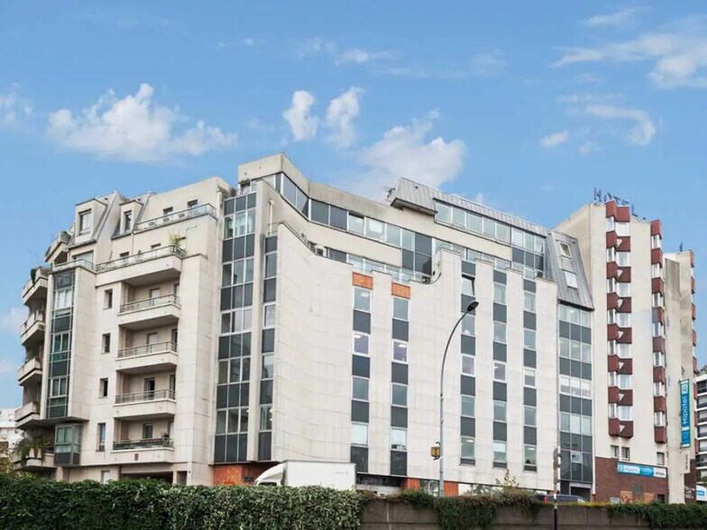 Bureau dans Joinville-le-Pont à louer - Photo du bâtiment - Image 1 de 9