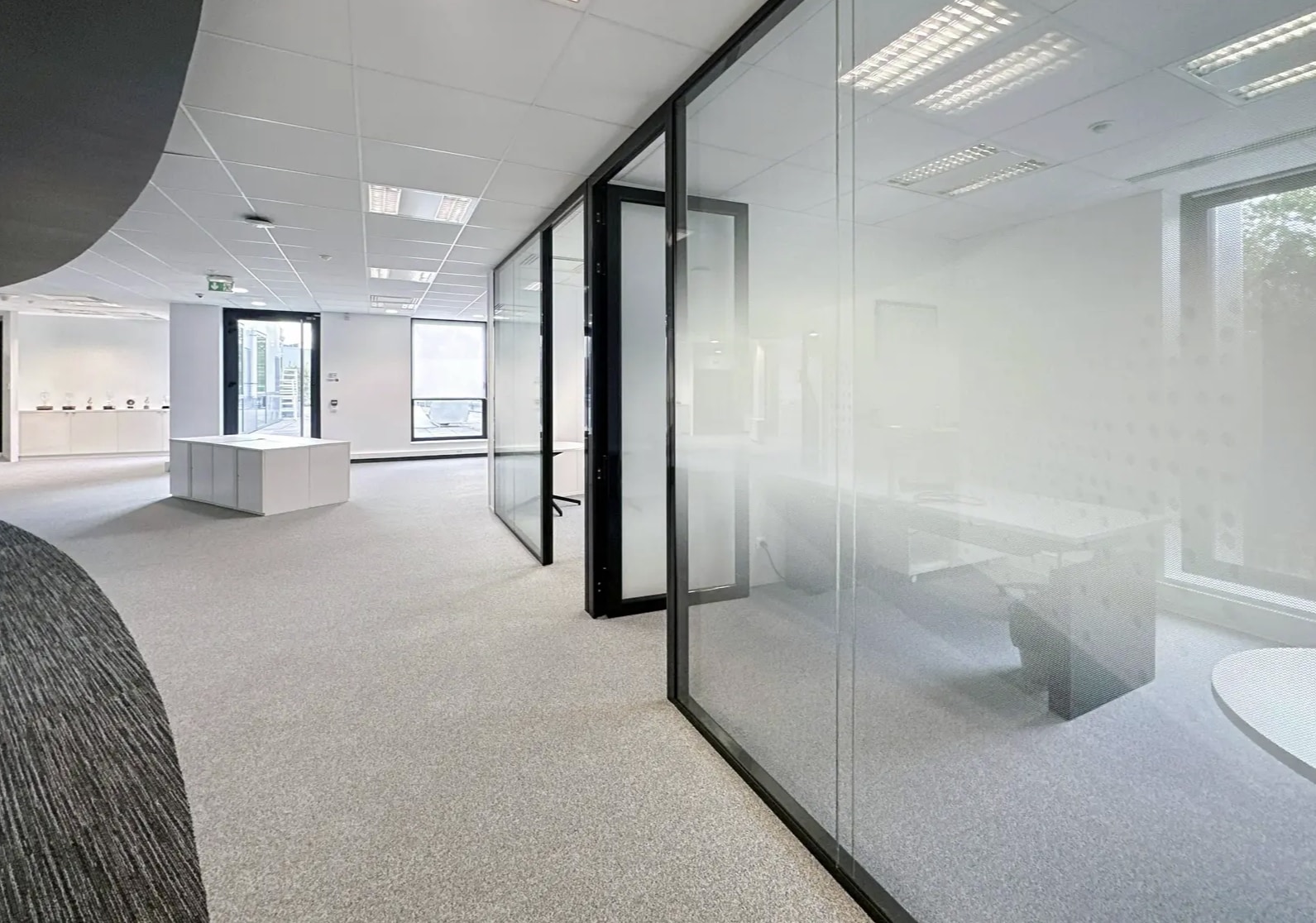 26-28 Avenue De Winchester, Saint-Germain-en-Laye for lease Interior Photo- Image 1 of 6