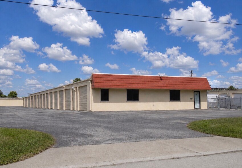 7535 Enterprise Dr, Riviera Beach, FL à louer - Photo du bâtiment - Image 1 de 6