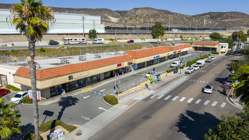501 E San Ysidro Blvd, San Ysidro, CA à louer - Photo du bâtiment - Image 1 de 11