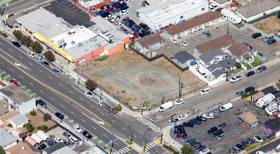 16790 E 14th St, San Leandro, CA à louer - Photo du bâtiment - Image 2 de 4