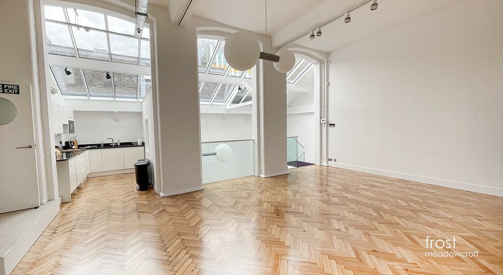 2 Olaf St, London for lease - Interior Photo - Image 3 of 10