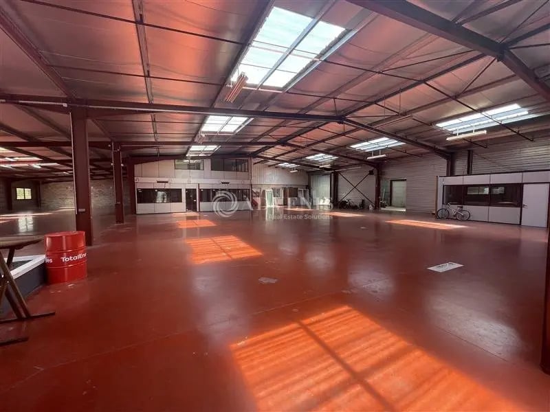 Flex in Cestas for lease Building Photo- Image 1 of 9