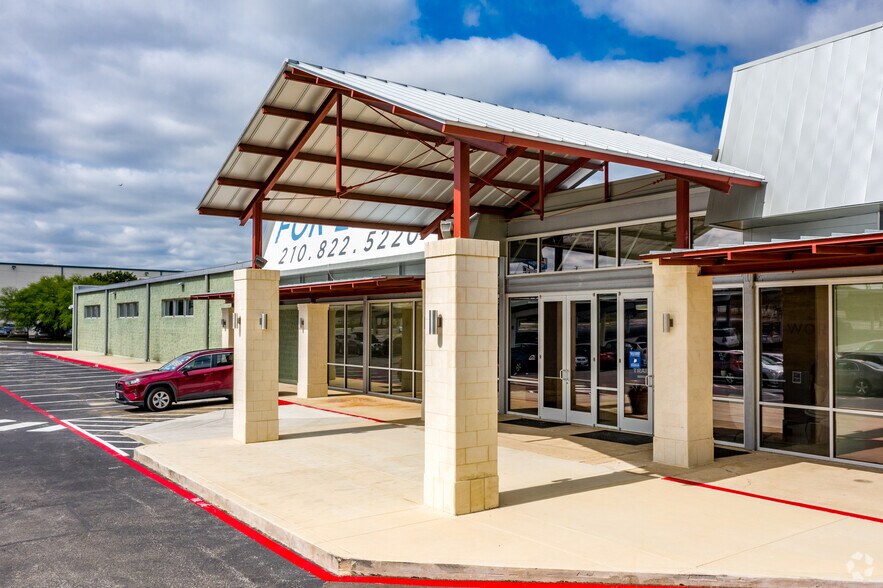 2735 Austin Hwy, San Antonio, TX for lease - Building Photo - Image 1 of 28