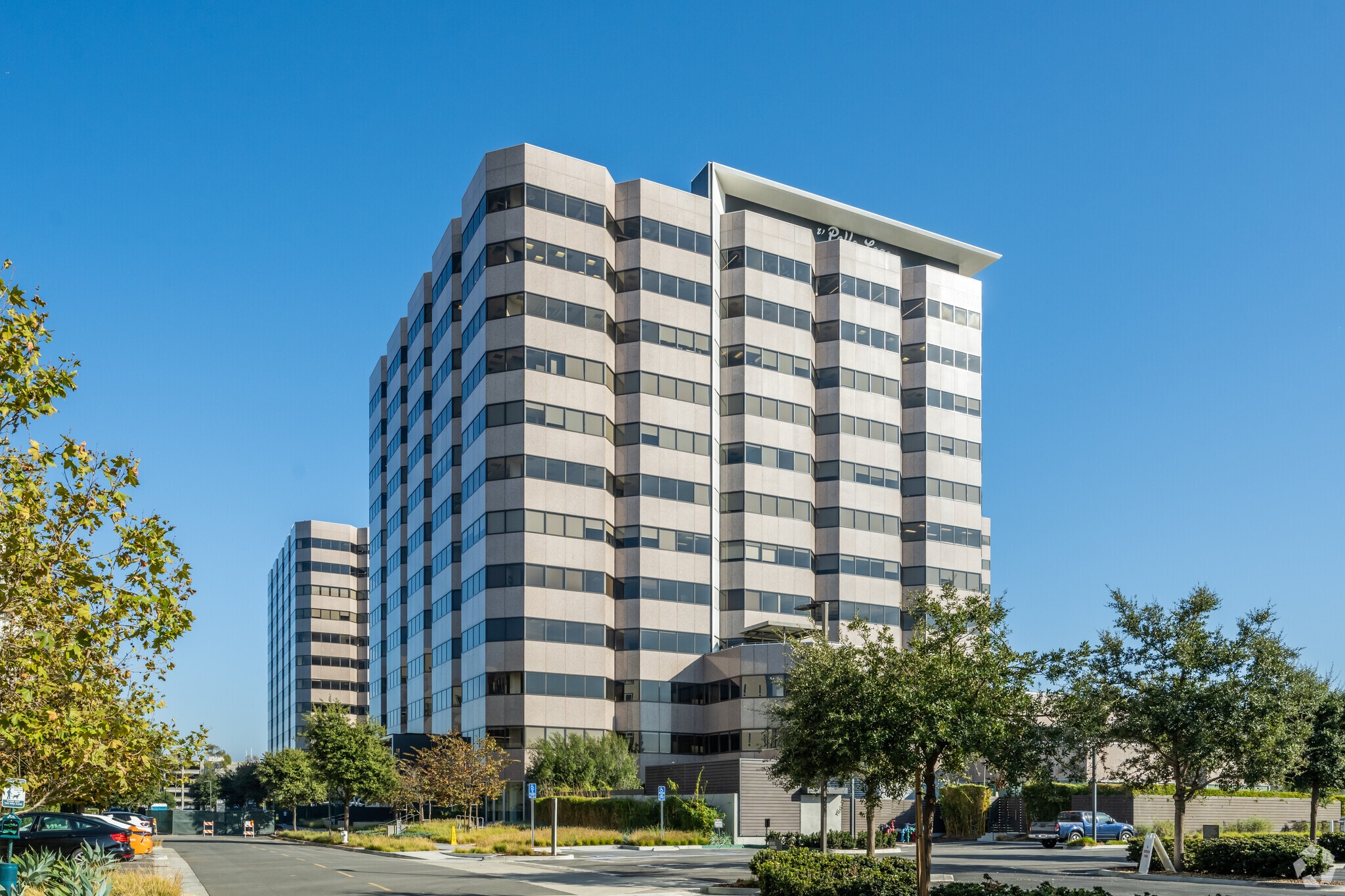 575 Anton Blvd, Costa Mesa, CA à louer Photo principale- Image 1 de 18