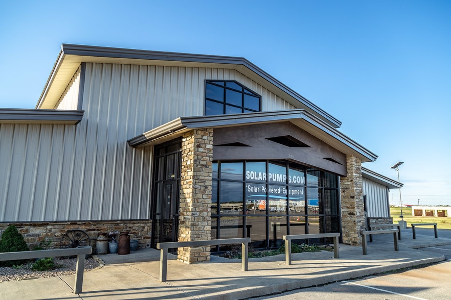 1520 E Eagle Rd, Weatherford, OK for sale - Primary Photo - Image 1 of 37