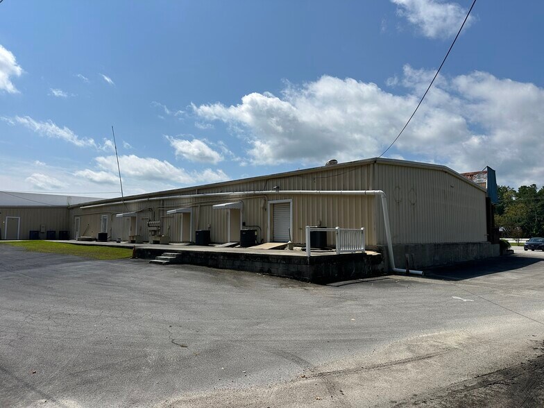 404-424 W Main St, Havelock, NC à vendre - Photo du bâtiment - Image 2 de 11