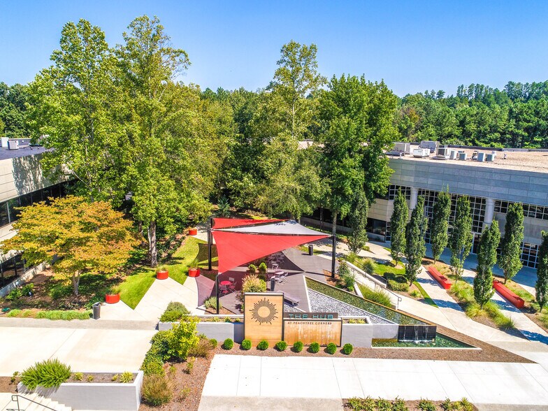 3567 Parkway Ln, Norcross, GA à louer - Photo du bâtiment - Image 2 de 9