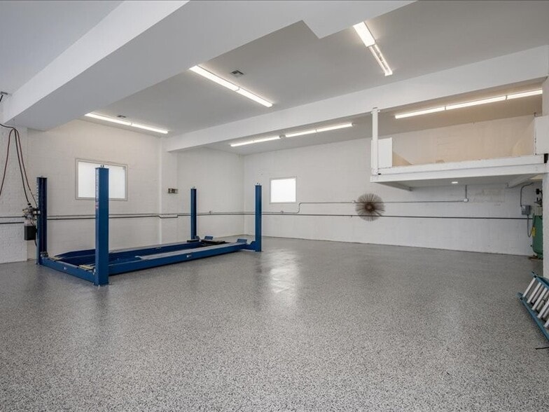 28 Willowdale Ave, Port Washington, NY for sale - Building Photo - Image 2 of 13