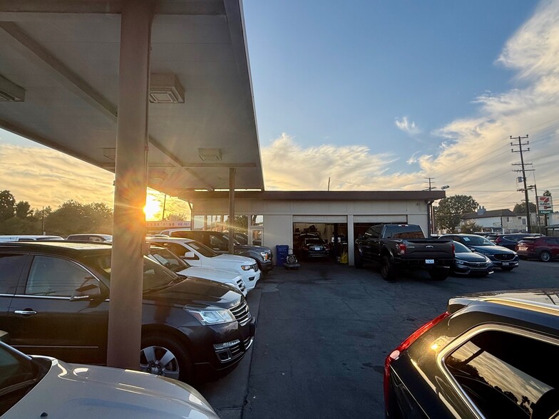 15336 Vanowen St, Van Nuys, CA for lease - Building Photo - Image 2 of 11