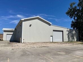 1715 Northpark Dr, Kingwood, TX à louer Photo du bâtiment- Image 2 de 6