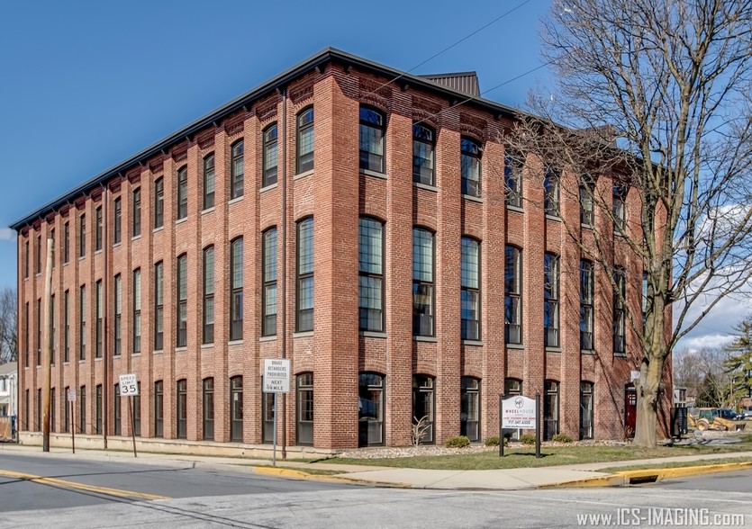 632 College St, Carlisle, PA for sale - Building Photo - Image 1 of 1