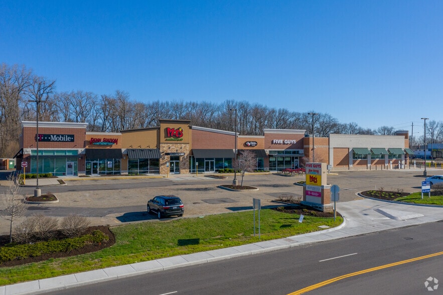 755 Howe Ave, Cuyahoga Falls, OH for lease - Building Photo - Image 2 of 3