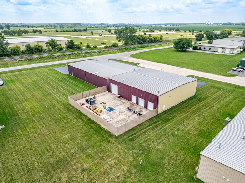 525 Chippewa Rd, Harvard, IL à vendre - Photo du bâtiment - Image 1 de 5