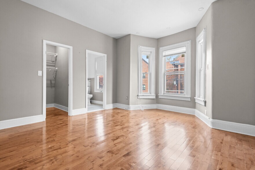 121 Lembeck Ave, Jersey City, NJ à vendre - Photo du bâtiment - Image 3 de 16