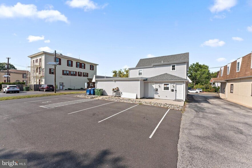 11 E Main St, Marlton, NJ à vendre - Photo du bâtiment - Image 3 de 27