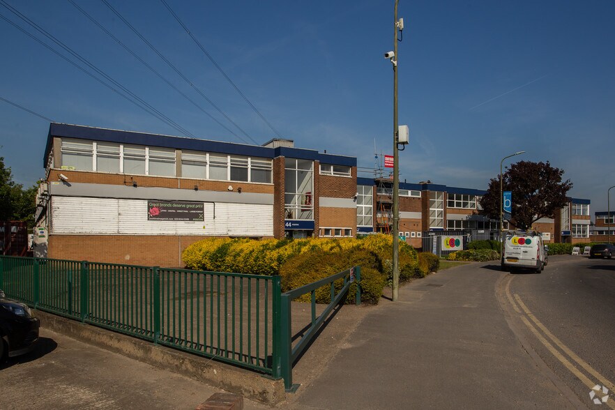 35-44 Wates Way, Mitcham à louer - Photo du bâtiment - Image 2 de 5