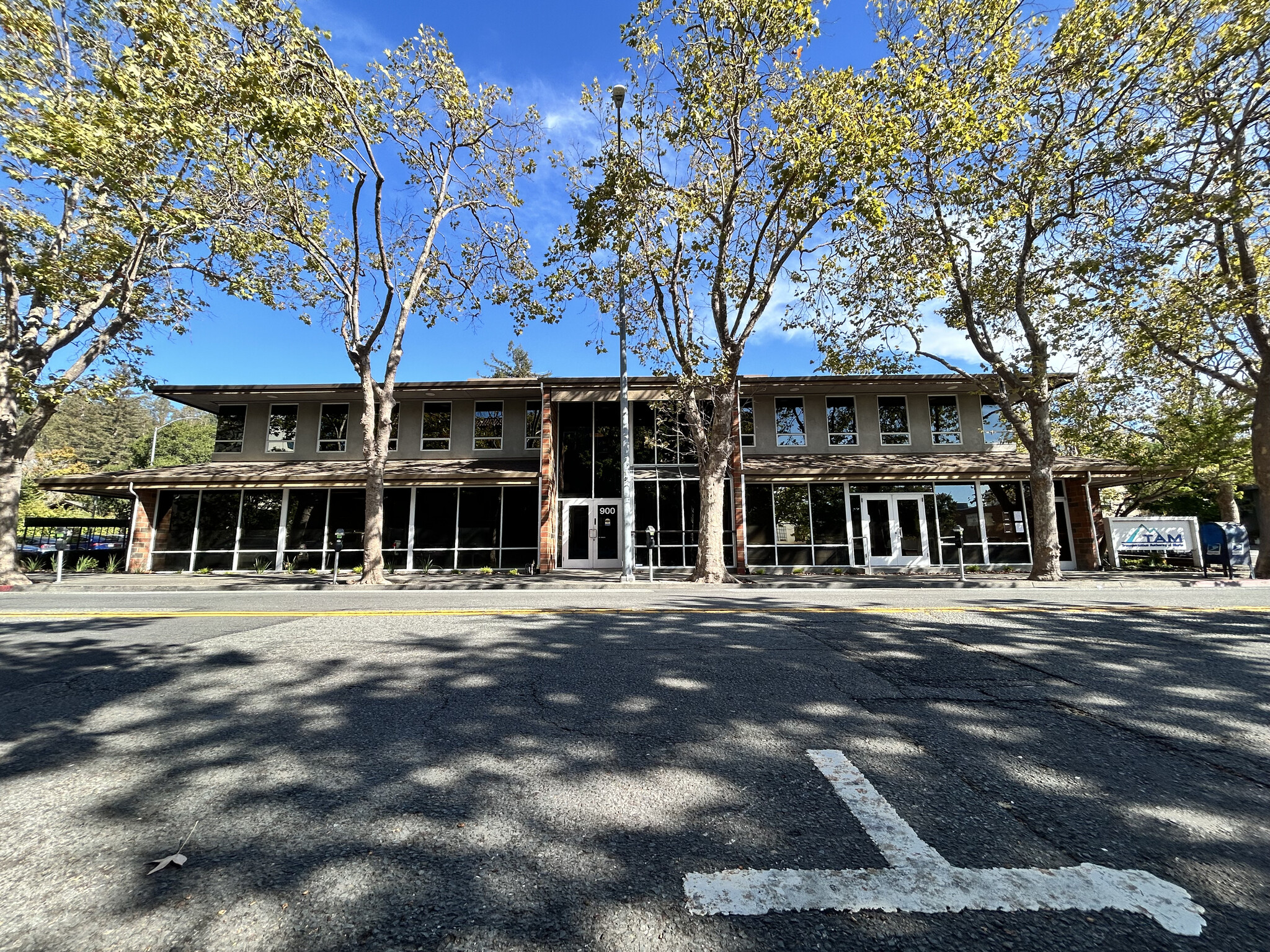 900 5th Ave, San Rafael, CA à louer Photo du b timent- Image 1 de 14