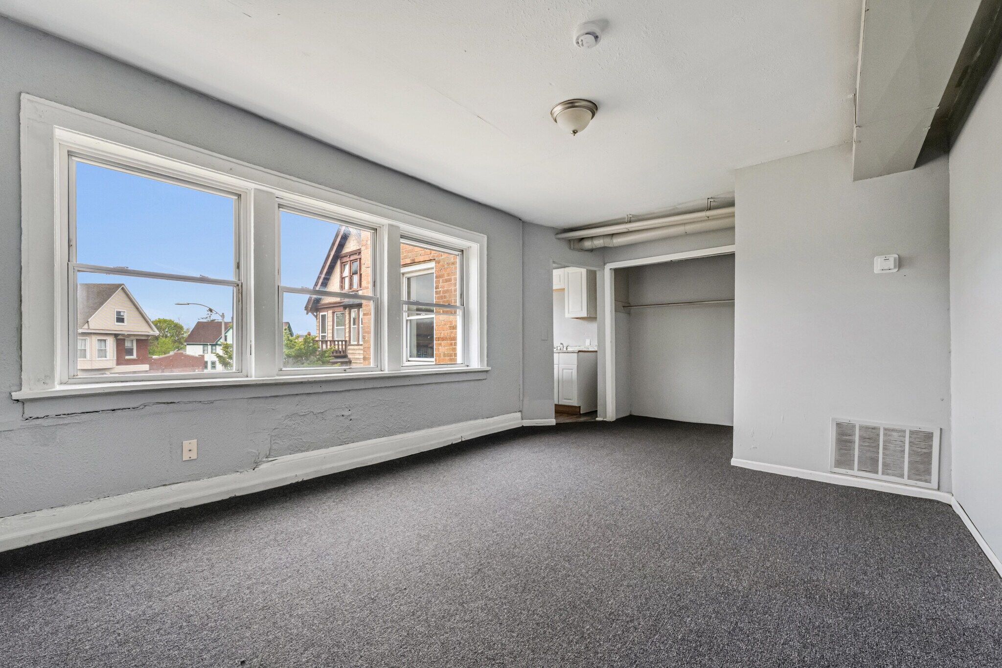 2214 W Hopkins St, Milwaukee, WI à vendre Photo intérieure- Image 1 de 12