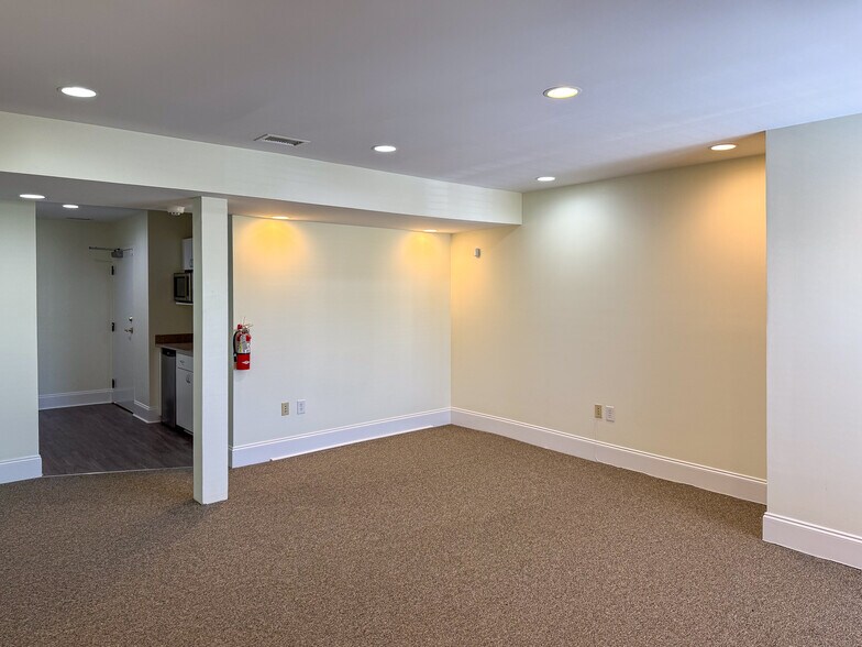 11 Isabella St, Charleston, SC à louer - Photo du bâtiment - Image 3 de 16